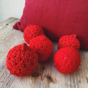 PALLINE ROSSE IN LANA - NATALE