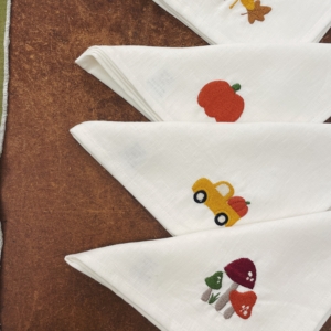 PACK 4 TOVAGLIOLI IN LINO con DISEGNI AUTUNNALI