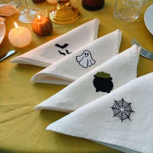 PACK 4 TOVAGLIOLI IN LINO con DISEGNI HALLOWEEN