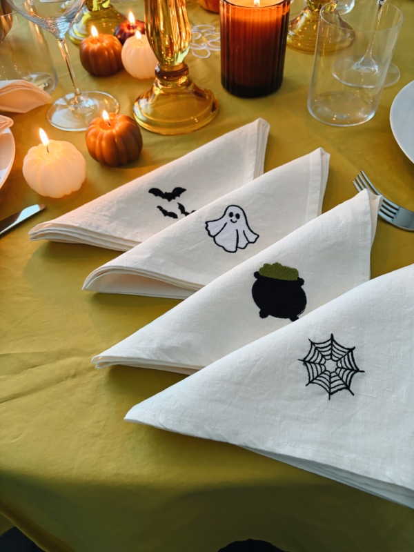 PACK 4 TOVAGLIOLI IN LINO con DISEGNI HALLOWEEN