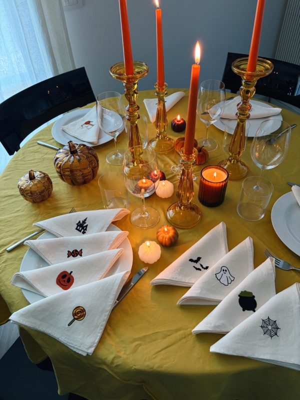 PACK 4 TOVAGLIOLI IN LINO con DISEGNI HALLOWEEN
