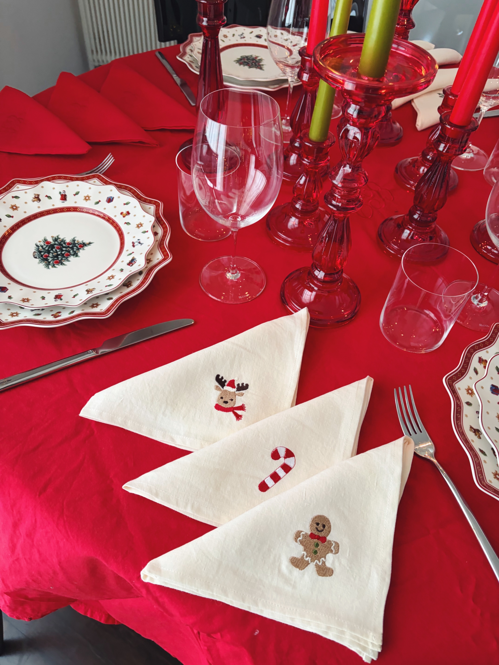 PACK 4 TOVAGLIOLI IN LINO con DISEGNI NATALIZI