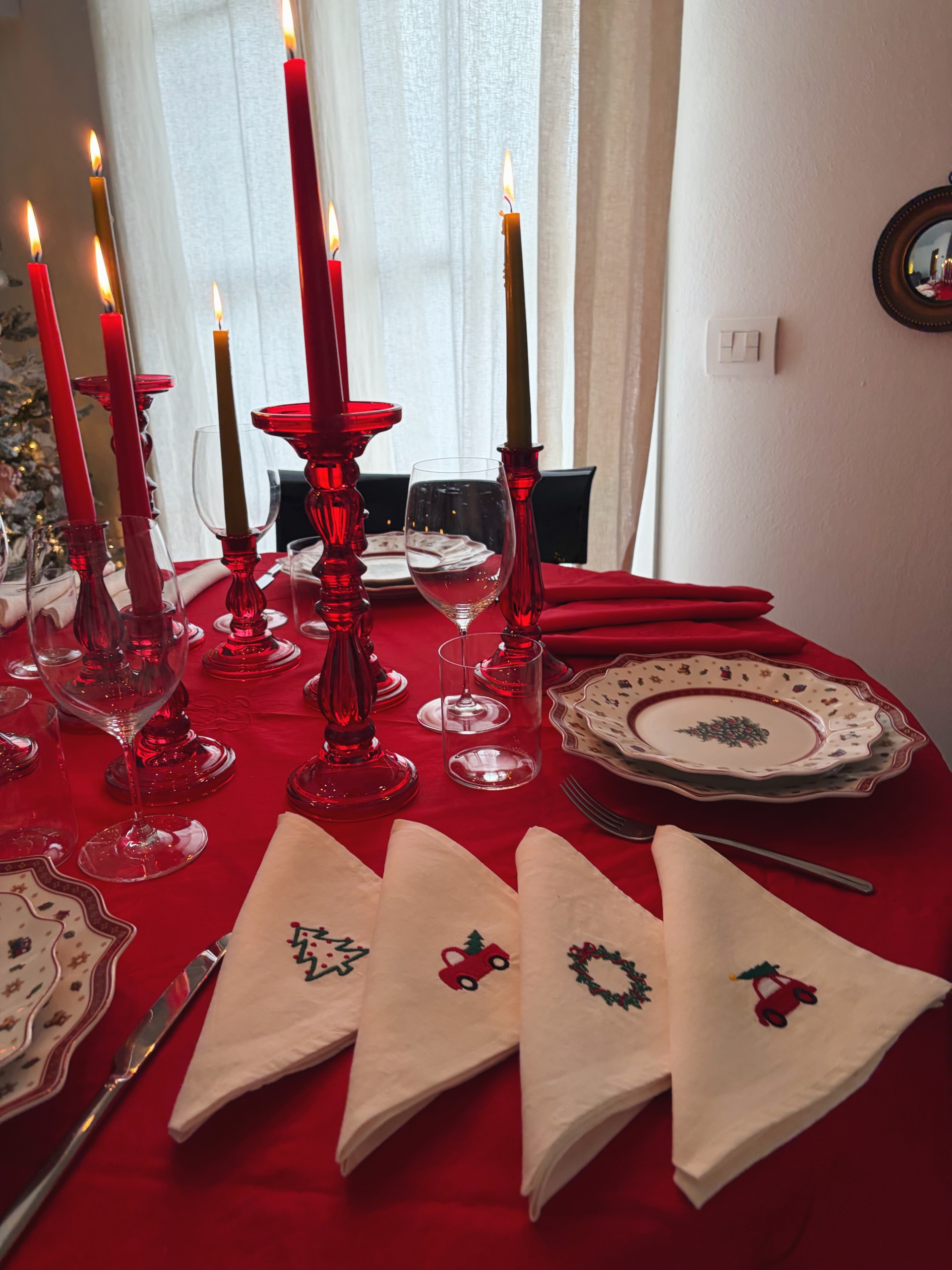 PACK 4 TOVAGLIOLI IN LINO con DISEGNI NATALIZI