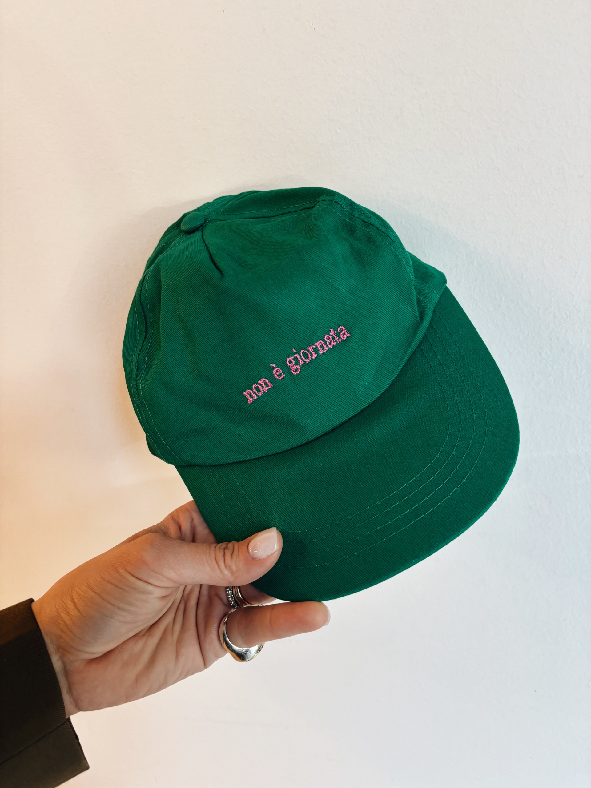 CAPPELLO CON VISIERA