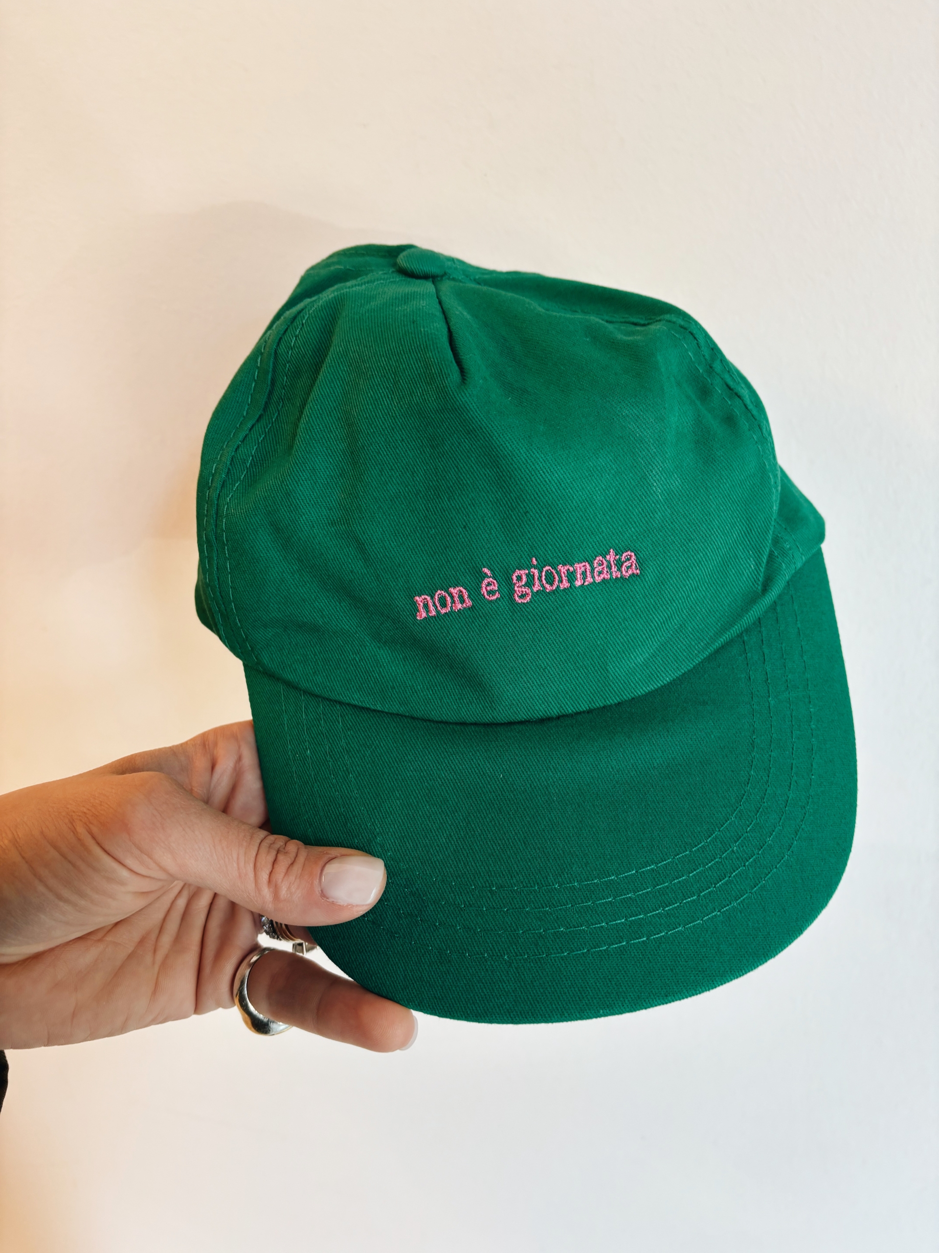 CAPPELLO CON VISIERA