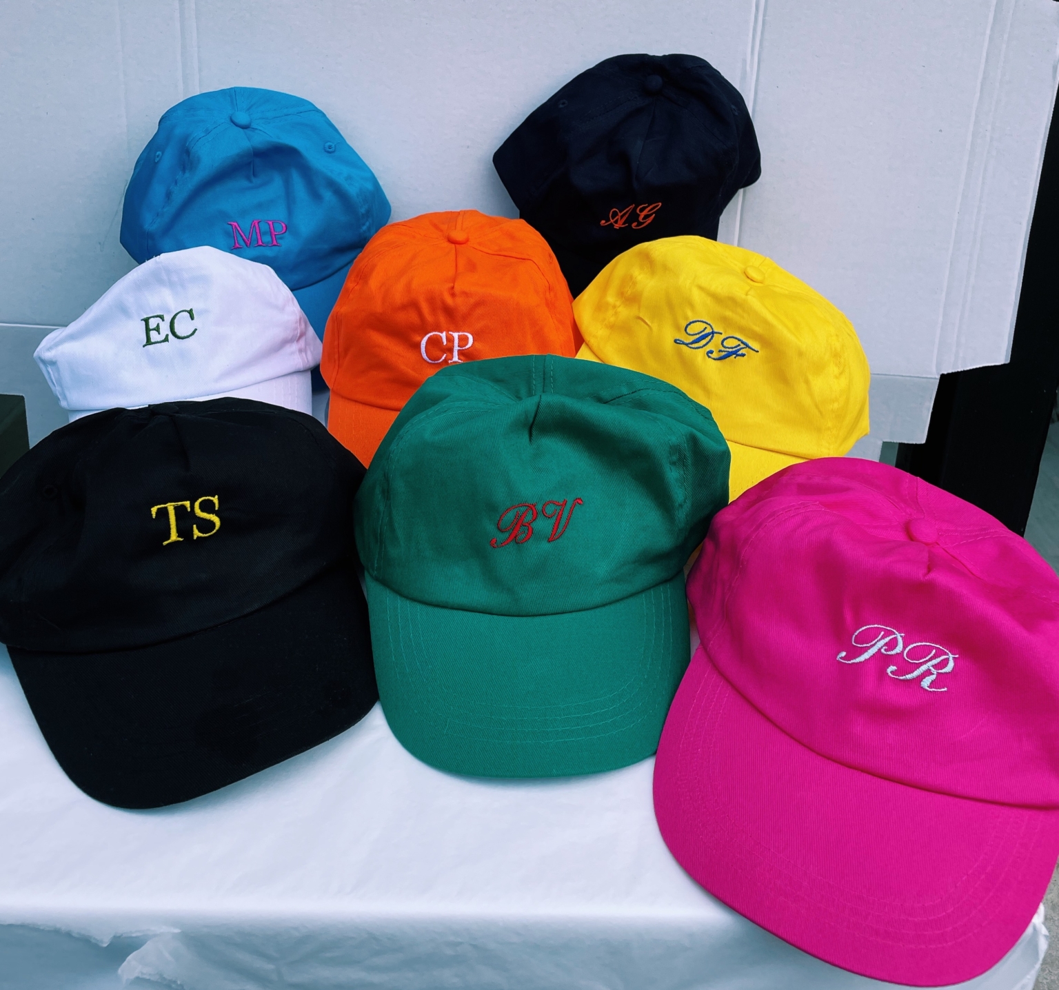CAPPELLO CON VISIERA
