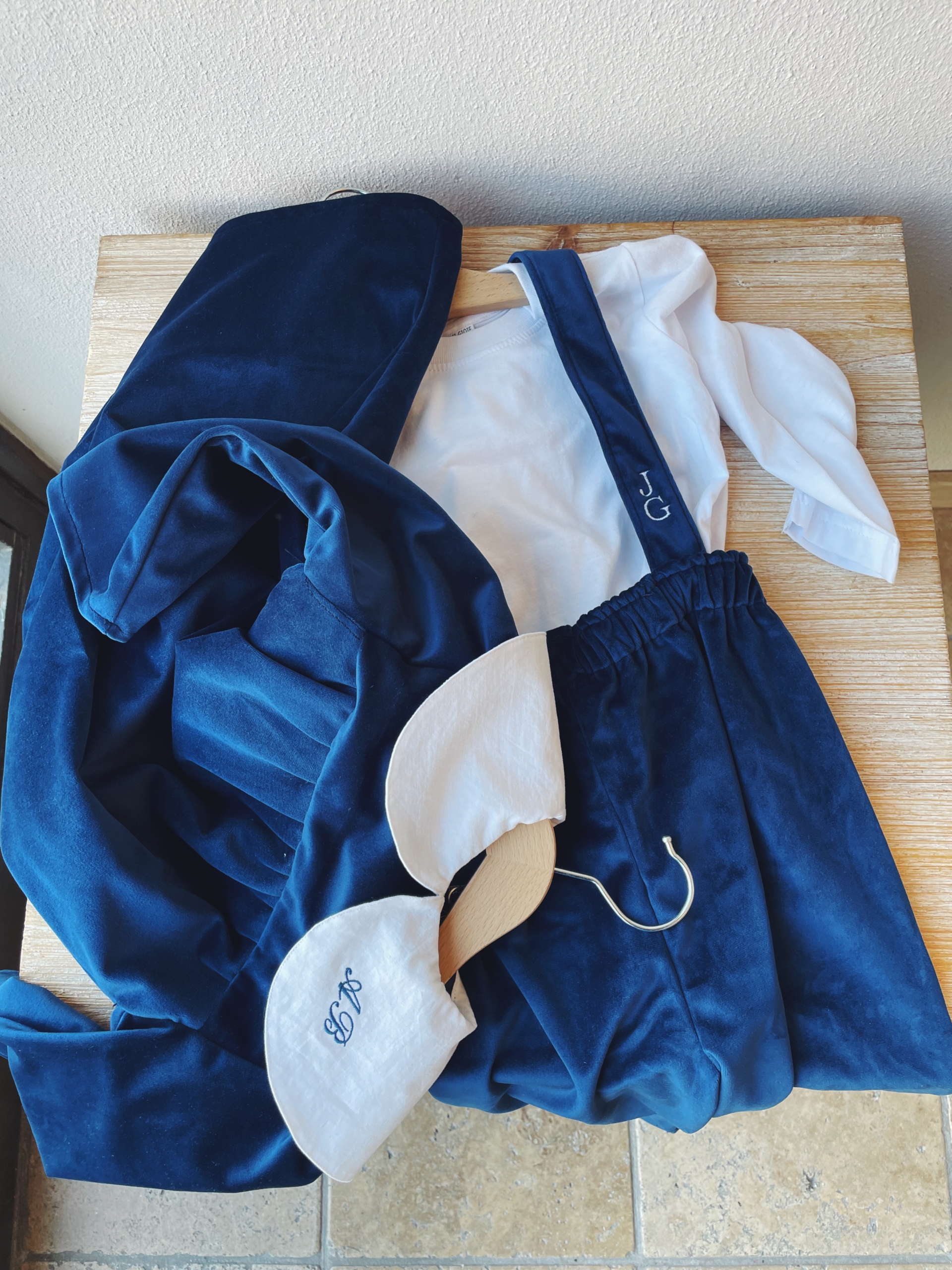 PANTALONE CON BRETELLE IN VELLUTO