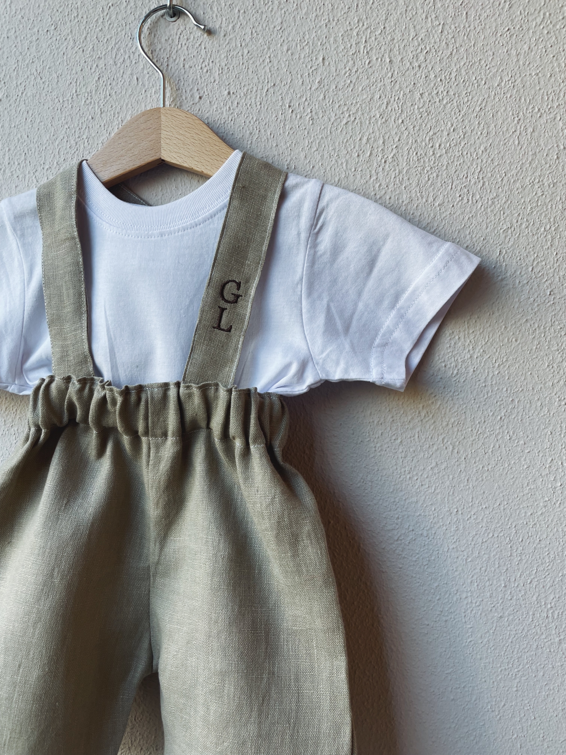 PANTALONE CON BRETELLE IN LINO