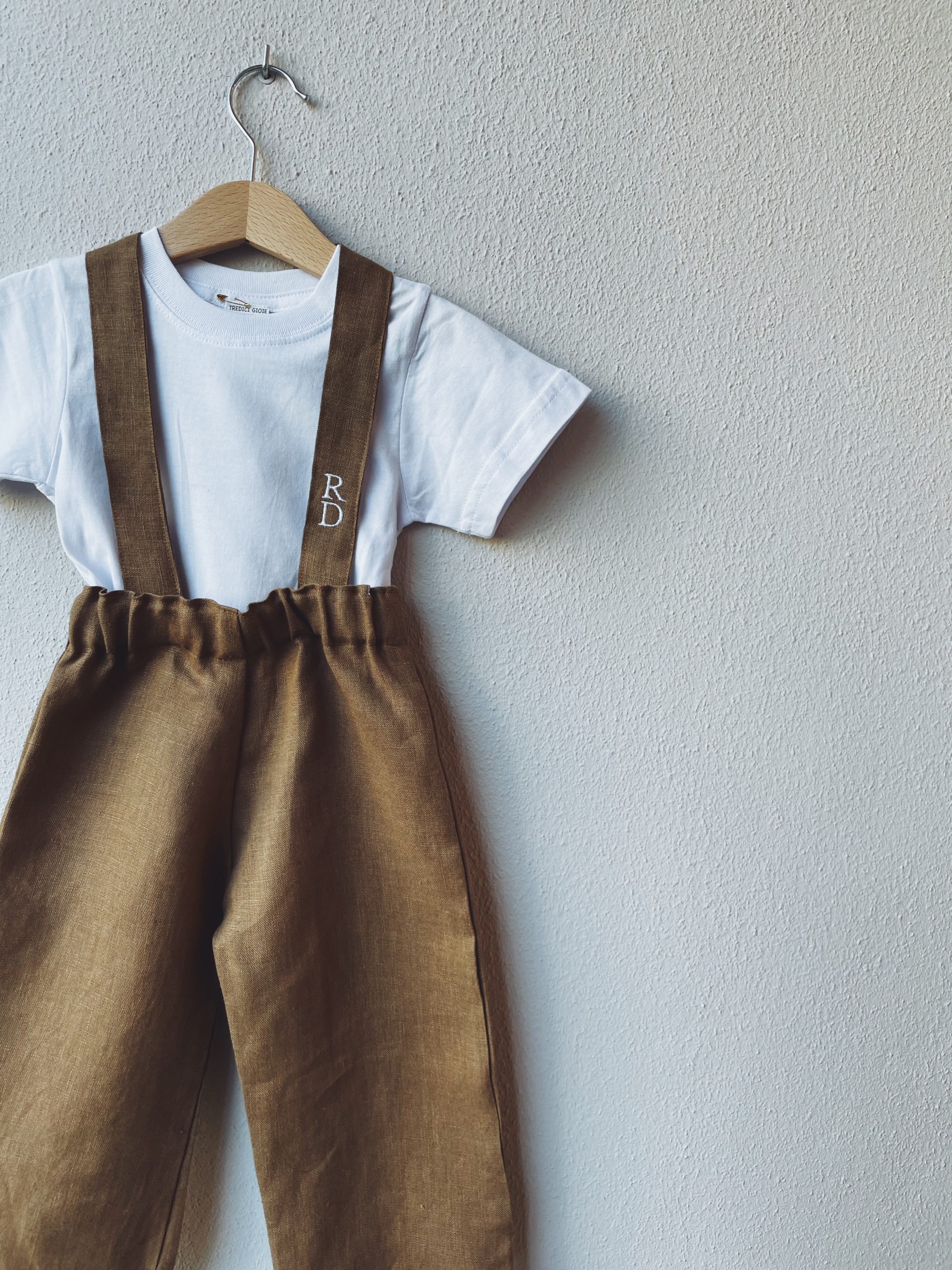 PANTALONE CON BRETELLE IN LINO