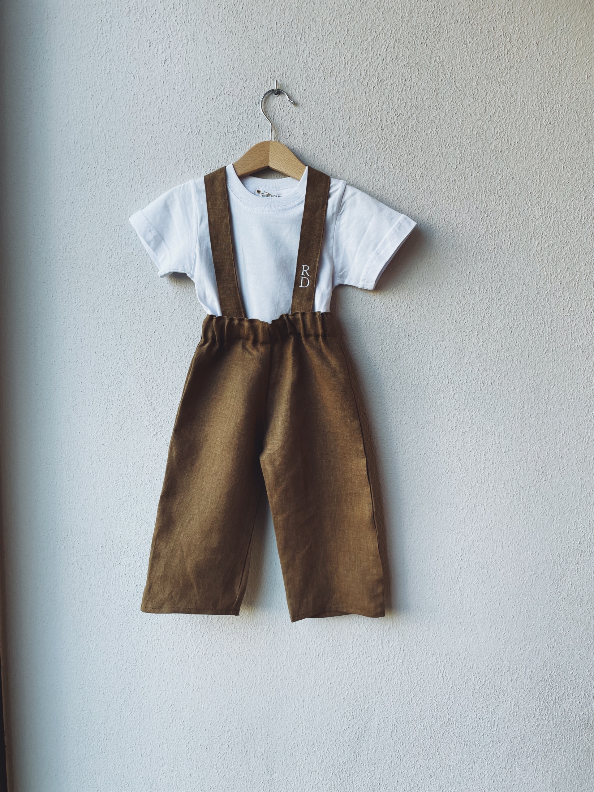PANTALONE CON BRETELLE IN LINO